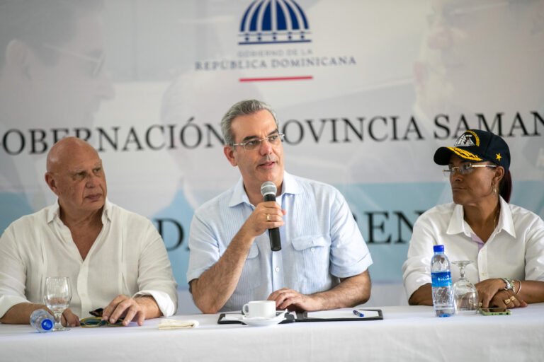 presidente-abinader-visita-unidades-moviles-que-integran-jornada-de-salud-en-el-municipio-de-sanchez-provincia-samana