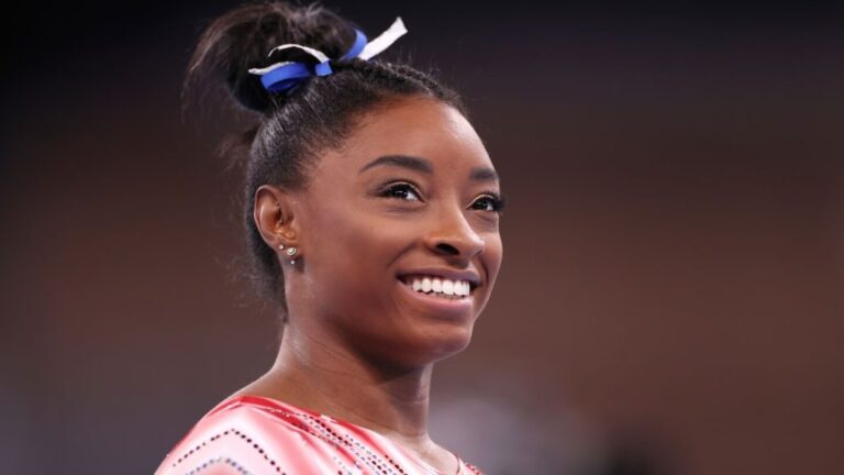 SIMONE BILES