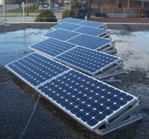 Paneles solares resisten huracanes