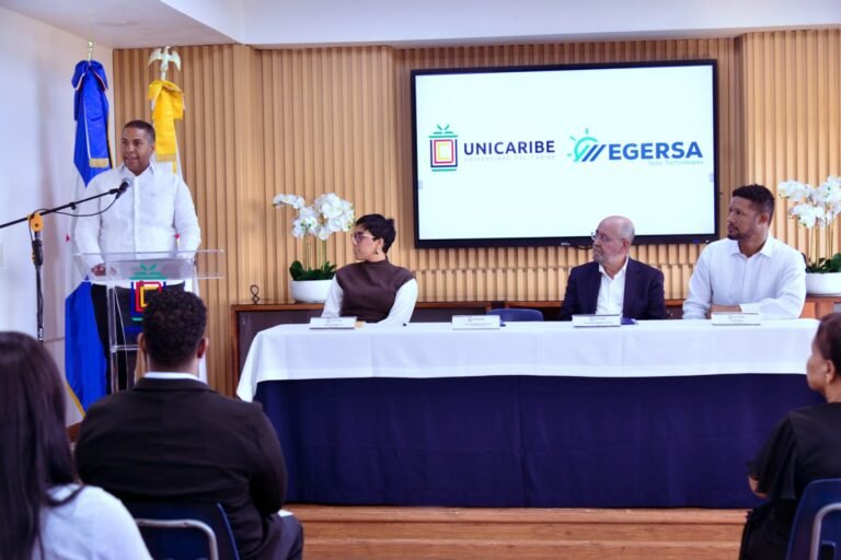 1. Edwards Hilario, gerente comercial de EGERSA SOLAR durante sus palabras