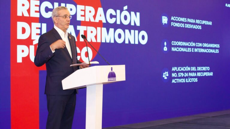 Presidente Abinader firma decreto que crea la Comisión Presidencial para establecer el Sistema Nacional de Transparencia y Anticorrupción