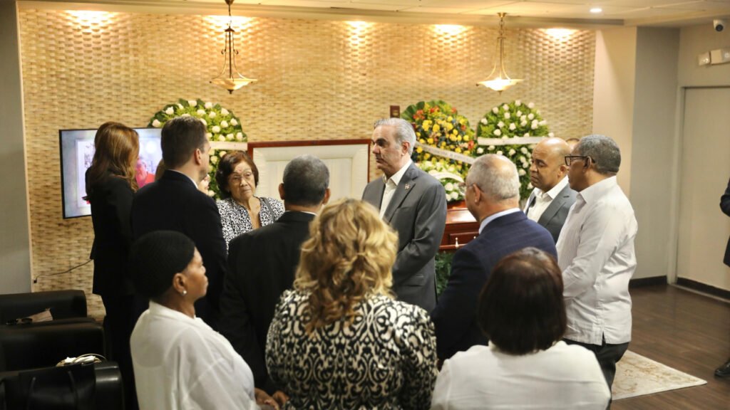 Fotografía del presidente Luis Abinader se solidarizó este miércoles con los familiares del doctor José Rodríguez Soldevila (TiempoAhora.com.dp)