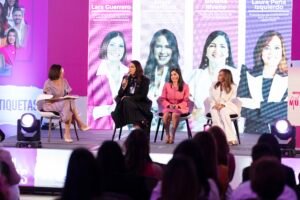7.- LARA GUERRERO, ANGIE MARTINEZ, BIVIANA RIVERO, LAURA PEÑA IZQUIERDO