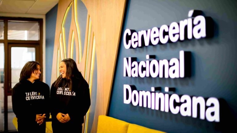 Jóvenes profesionales parte de programa Talento Cervecería