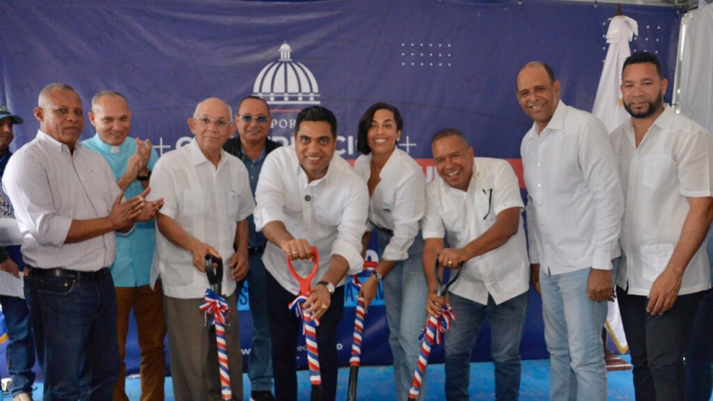 Ministerio de Deportes inicia construcción de estadio, con inversión de 22 millones de pesos, en Montecristi