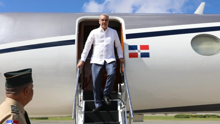 Presidente Abinader llega al país tras participar en la Cumbre Ejecutiva de la AAFA