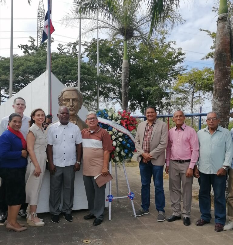Residentes de Los Prados de San Luis celebran el 181 aniversario de la Independencia Nacional