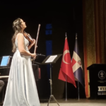 (foto 2)  Violinista dominicana Aisha Syed Castro,