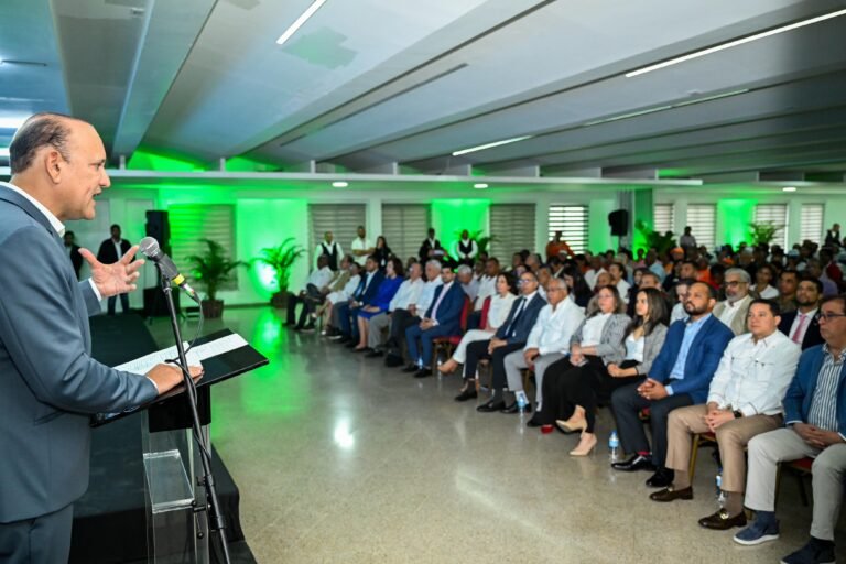 Alcaldía de Santiago, CODESSD, ACIS, APEDI y CDES ponen en marcha plan de rescate del río Yaque del Norte con enfoque en economía circular y liderazgo femenino (4)