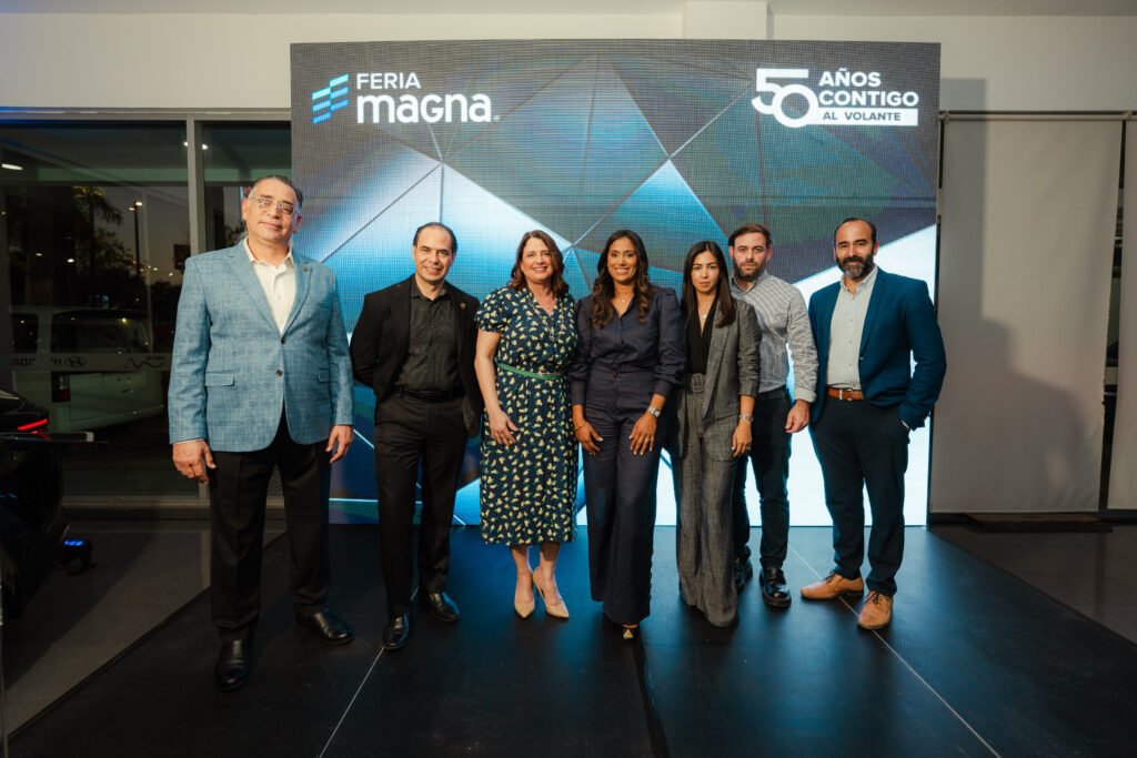 Juan Vargas, Edy Baez, Praysi Garcia, Verenice Canela, Michelle Gómez, Giovanni Molina y Mario Garcia