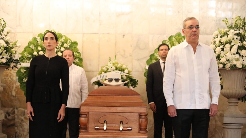 Presidente Abinader asiste a homenaje póstumo del destacado merenguero Rubby Pérez
