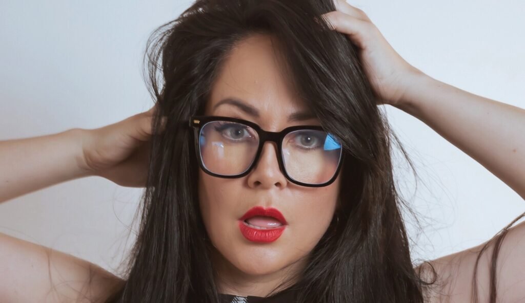 Candela Reyes La venezolana que conquista la industria del entretenimiento con autenticidad sensualidad y propósito