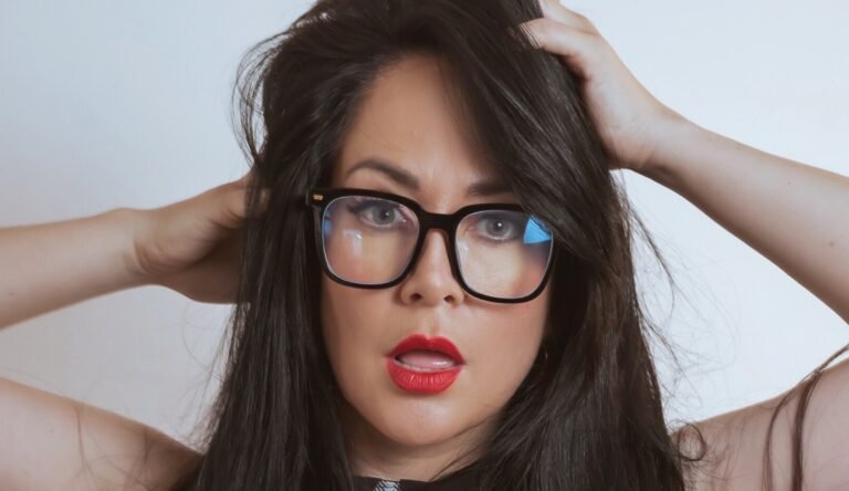 Candela Reyes La venezolana que conquista la industria del entretenimiento con autenticidad sensualidad y propósito