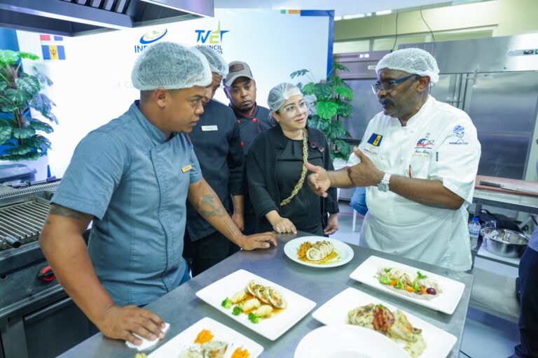 Chef internacional Peter Edey durante la Master class en Higuey