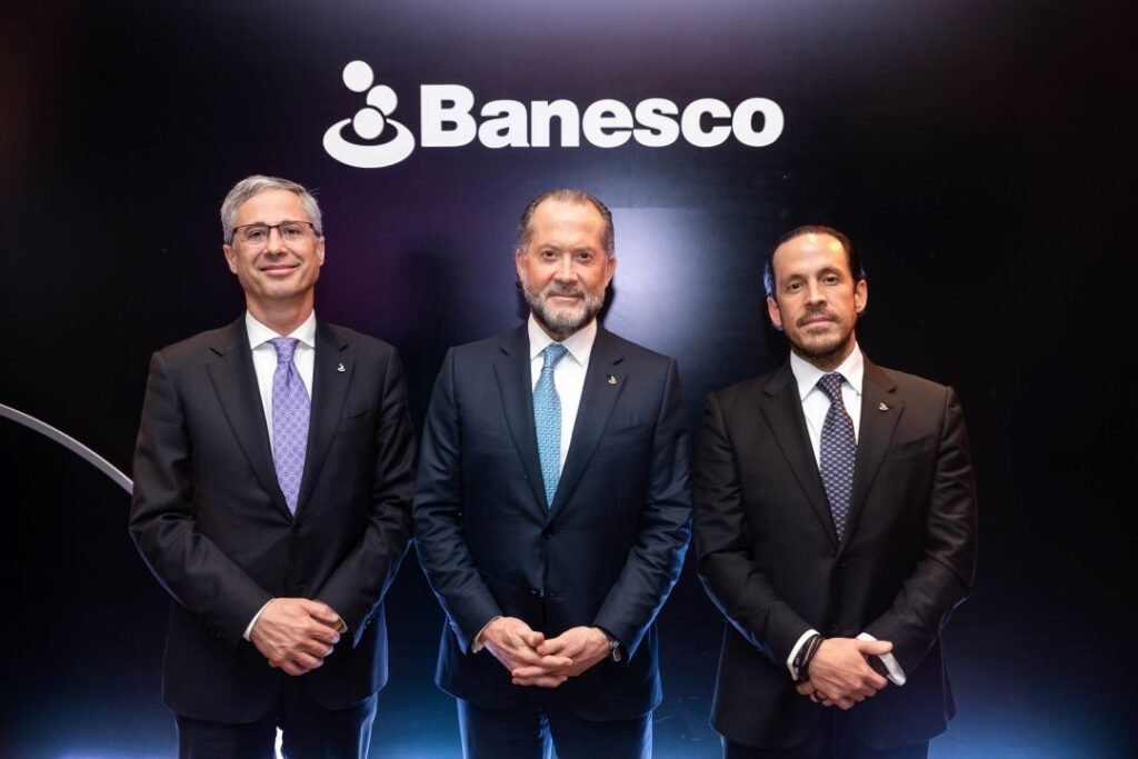 Juan Carlos Carneiro, Juan Carlos Escotet Rodriguez y Carlos Alberto Escotet
