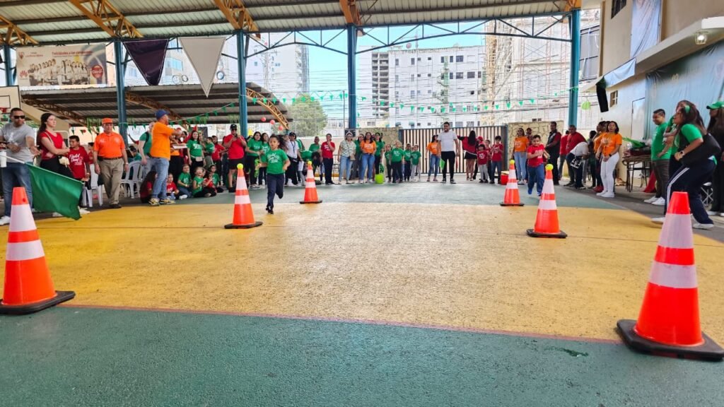 Juegos niños en el Field Day