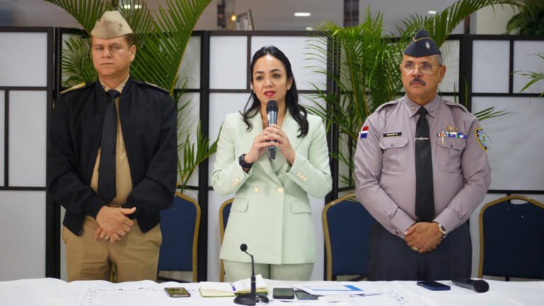 La ministra de Interior y Policía al dar sus declaraciones
