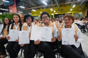 Entrega de certificados INFOTEP Y ADOZONA   (5)