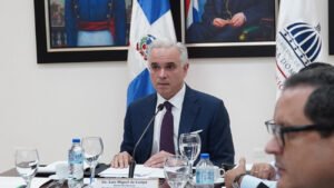 Ministro De Camps presenta plan estratégico para el año escolar 2025-2026 ante el CNE