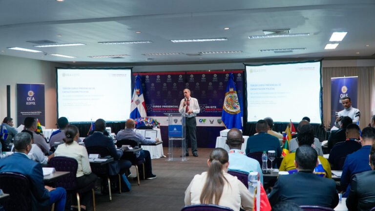 Policías nacionales y extranjeros continúan formándose en curso especializado por la OEA en el país