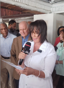 (foto #2) La embajadora de Turquía, Emriye Bagdagul Ormanci, habla en la actividad.