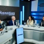 2. Los periodistas Rafael Núñez y Adelaida Martínez entrevistan a los técnicos del Intrant
