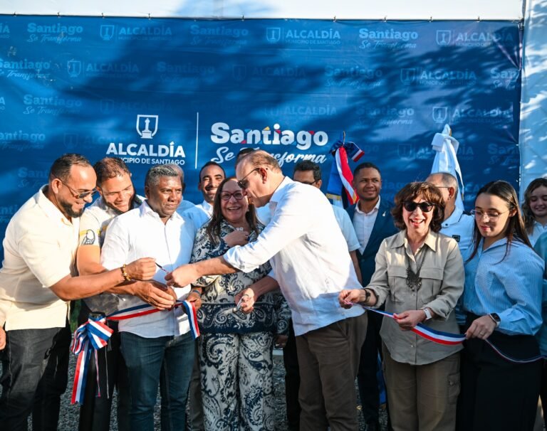 Alcaldía de Santiago ejecuta más de 56 obras simultáneas y entrega mejoras viales en Villa Verde (6)