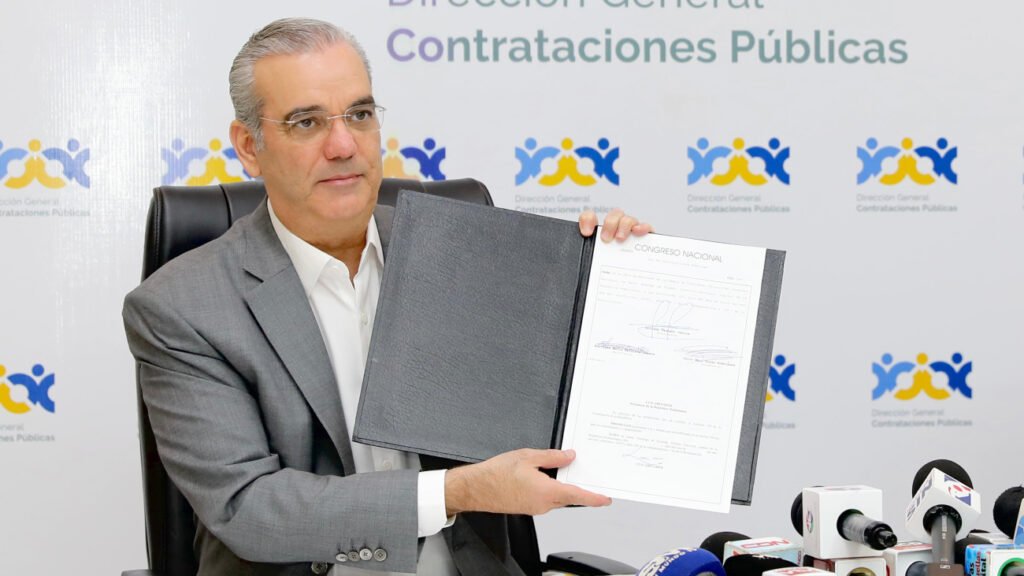 Presidente Abinader promulga la nueva Ley 47-25 de Contrataciones Públicas y sella un compromiso histórico con la transparencia