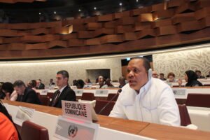 (foto) Eddy Alcántara habla en la 9na. Conferencia sobre Competencia y Protección  al Consumidor, en Ginebra, Suiza