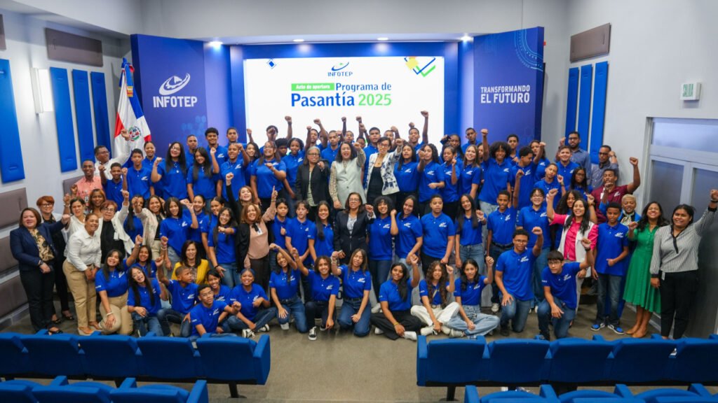 Jóvenes vivieron su primera experiencia laboral en INFOTEP con pasantía formativa y visitas a centros tecnológicos 1
