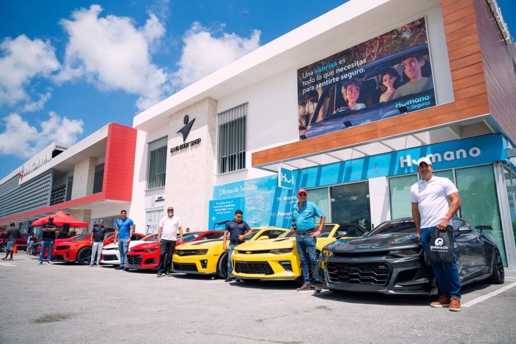 7.- Corredores del Club de autos Camaroneros.