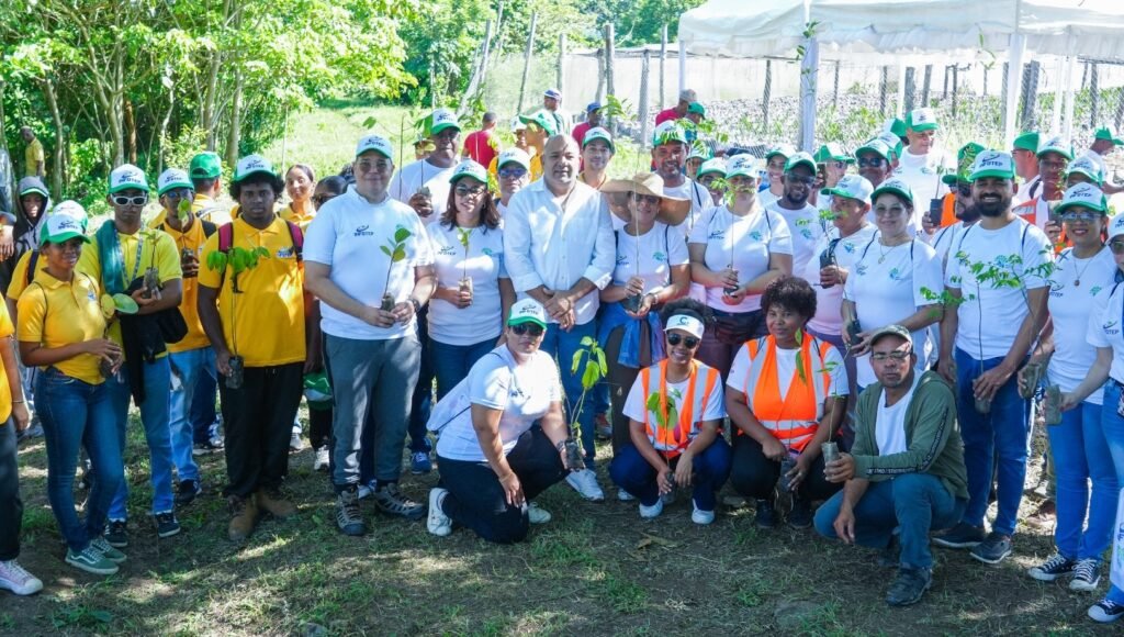 Jornada de reforestación del Infotep en Hato mayor