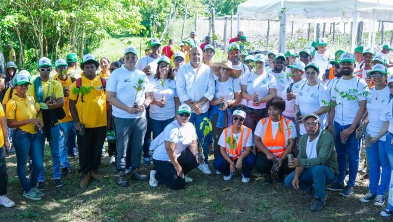 Jornada de reforestación del Infotep en Hato mayor