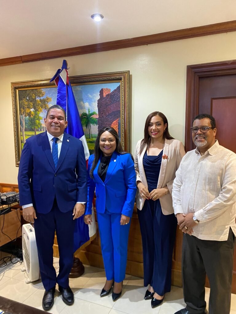 Moisés Ayala, Aracelis Villanueva, Amelia Reyes y Ramón Chavez