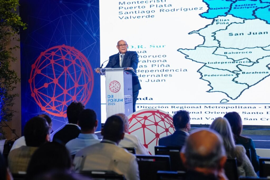 Rafael Santos Badía, director general de INFOTEP, dicta charla ante el CNZF