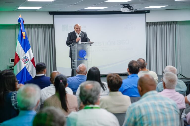 Rafael Santos Badía, director general del INFOTEP, en la apertura de Panel de CEMAACRI