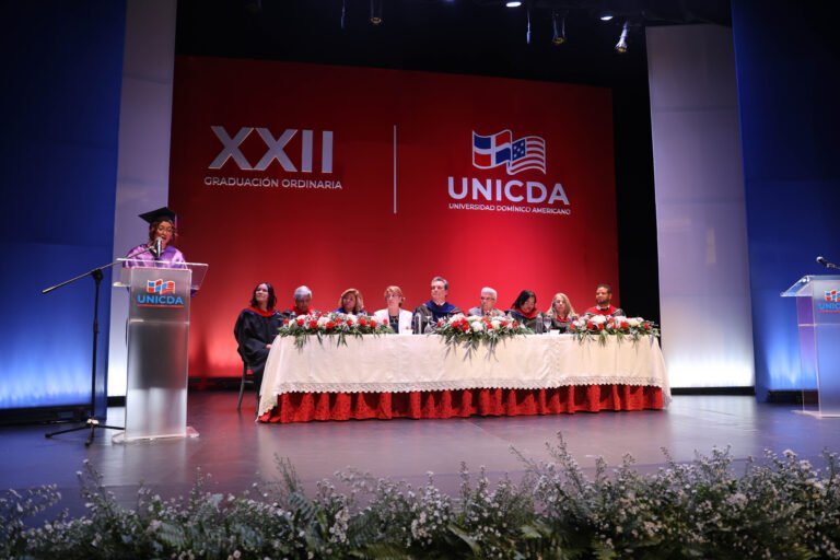 Graduanda de honor - Candy Lisbeth Mejía Then