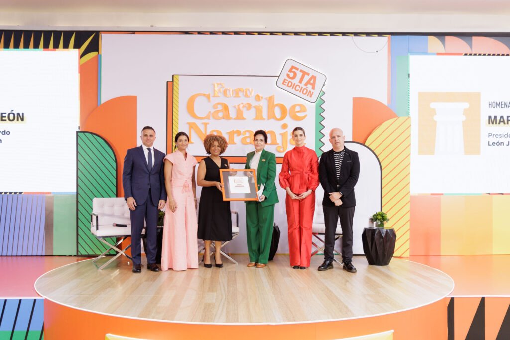 José Grateraux, Arlette Palacio, Marivell Contreras, María Amalia León, Pamela Pitizia y Ángel Rosario.