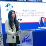 Procuradora General de la República, Yeni Berenice Reynoso durante la conferencia en INFOTEP