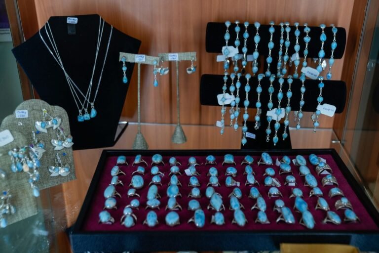 Prendas de Larimar Taller del INFOTEP en Bahoruco -