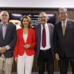 Sócrates Suazo Ruiz, Mónica Gutiérrez, José G. Guerrero Sánchezy Jacinto Pichardo, en la conferencia “Nacimiento, vida, muerte y restos de Cristóbal Colón”.