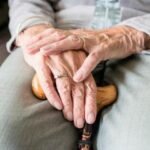 hand-3667032-1920_13615856_20200406190157-focus-0-0-375-240