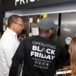 Director-de-Pro-Consumidor-verifica-precios-Viernes-Negro-scaled