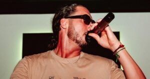 Mr. Muly rompe esquemas con Cora con Venda feat. Bigches Beats