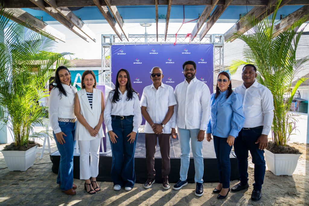 PRINCIPAL Carmen Guerrero, Saschia Siebel, Arlina Peña, Ramón Candelaria, Jheyson Amir García, Rosa Nellys Núñez y Enrique Guzmán