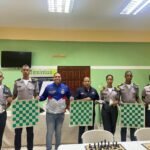 En el Centro Primer Teniente Fermín Kedual y Braulio Ramírez junto al equipo de la Policía Nacional.