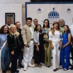 Algunos de los artistas que integran la exposición colectiva que invita a la paz del mundo.