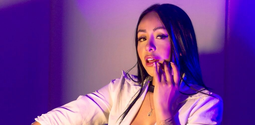 Mariana Sandoval cautiva con una presencia auténtica frente a cámara