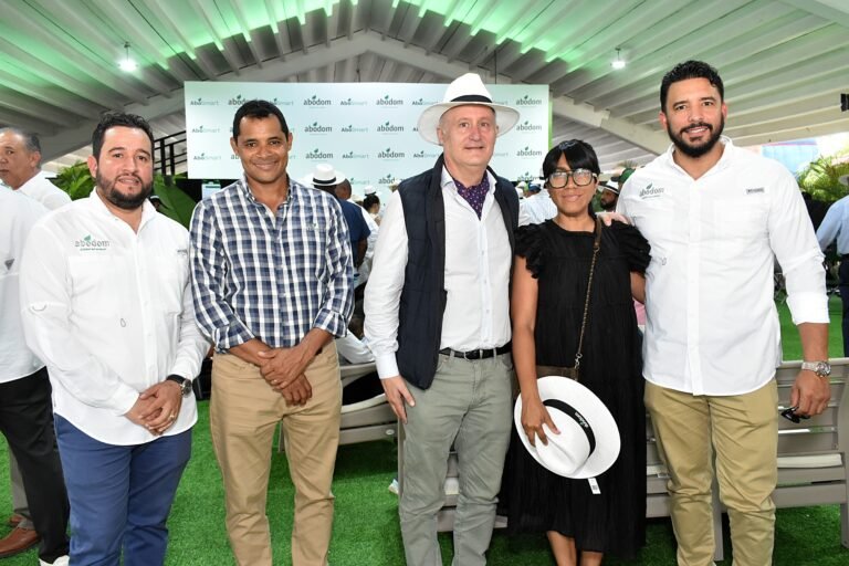 DSC_3258 Juanci Peralta, Rafael Lorenzo, Aldo Geolani, Marlene Santos y Vandi Gomez.