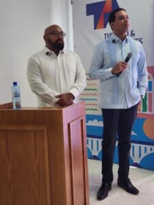 De izquierda a derecha Joaquin Taveras y Francisco de León